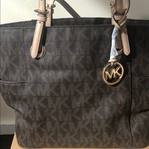 Micheal Kors purse (authentic)